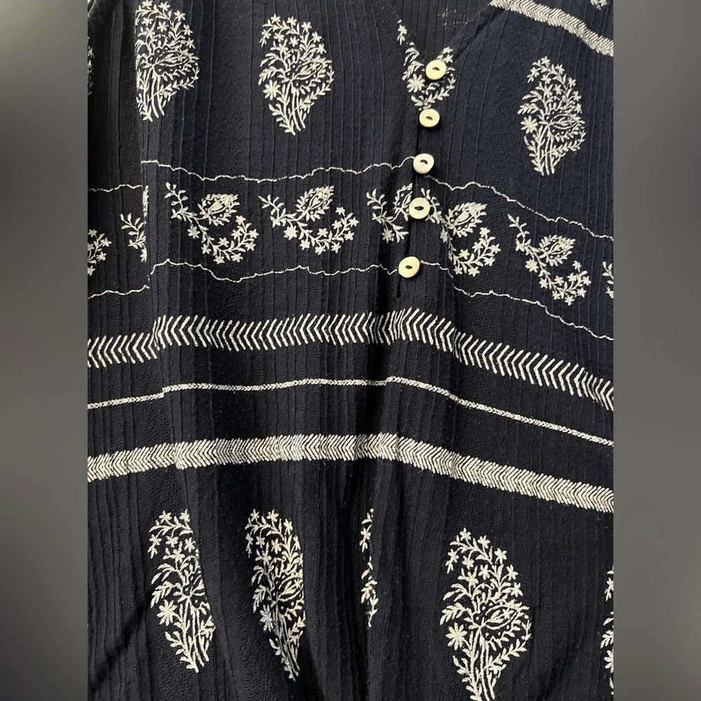 LUCKY BRAND NAVY TOP - Picture 5 of 9